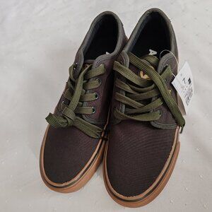 NEW Amnesia Youth Canvas Skate Shoes - Olive Green - Size 7 - NWT